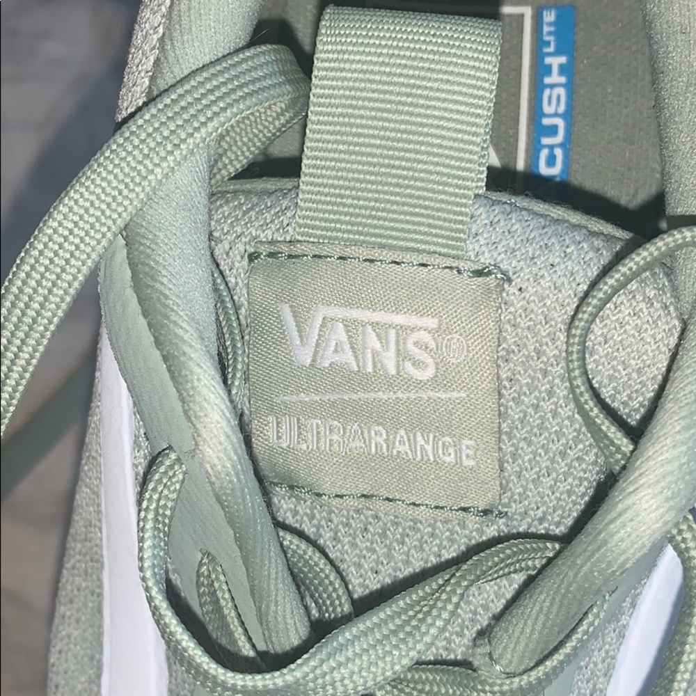 Vans - Picture 6 of 6